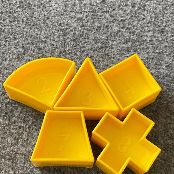 Tupperware Vintage Classic Shape-O Ball Red & Blue w/Yellow Shapes Learning Toy - Picture 3 of 12